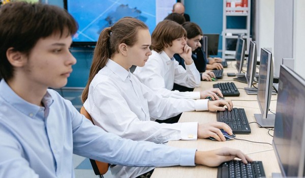 Возможности ИИ-сервиса для изучения английского языка расширили в «МЭШ»