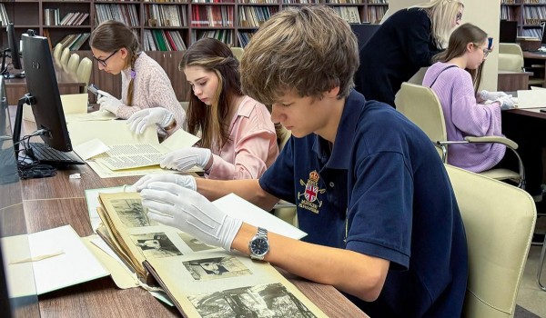 Занятия по исследованию исторических материалов школьниками и студентами стартовали в Главархиве