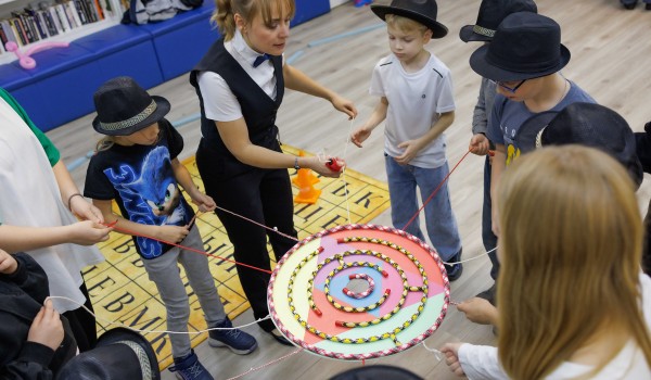 Викторину и квест провели для детей участников СВО в Фили-Давыдкове накануне Дня народного единства