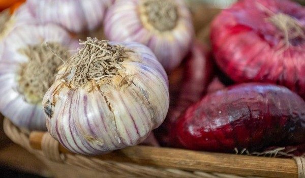 Горожанам рассказали, какие продукты с ярмарок выходного дня помогут защититься от простуды