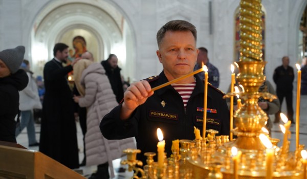 Московские росгвардейцы приняли участие в церковной службе в честь Дня народного единства