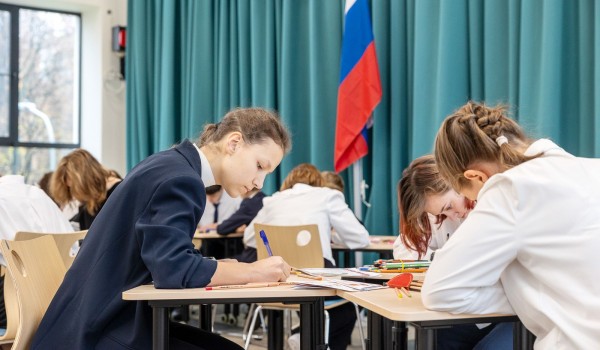 Собянин: Ко Дню народного единства дети написали 15 тыс. писем военнослужащим 