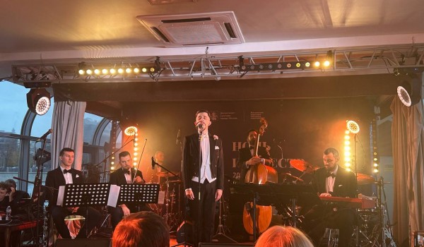 Музыкальный круиз с участием джазового вокалиста Георгия Тадоровского прошел в Москве в рамках «Ночи искусств»