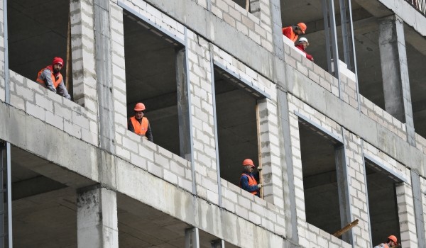 Овчинский: фотовыставка о профессиях в сфере строительства открылась в парке «Красная Пресня»