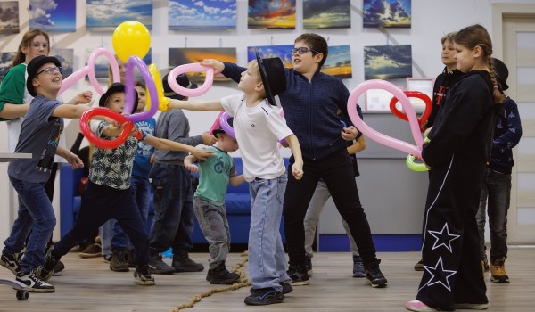 Более 500 кружков и секций доступно детям участников СВО в учреждениях Северного административного округа