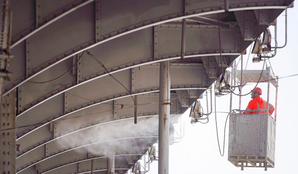 Около 2 тыс. инженерных сооружений промыли в Москве перед зимой