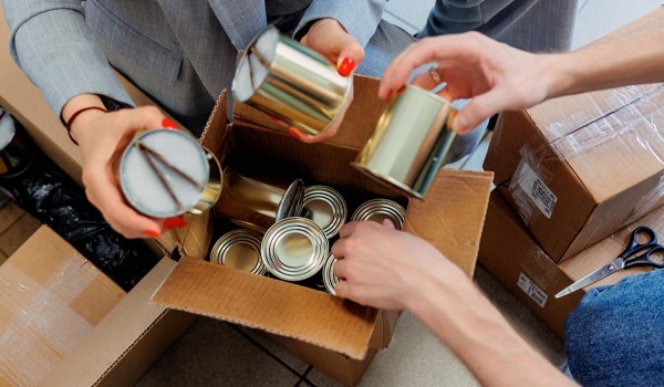 Почти 15 тонн гумпомощи отправили студенты столичных колледжей в зону СВО