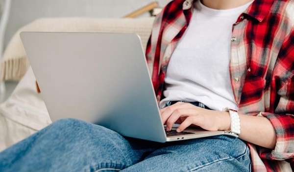 ДИТ Москвы дал рекомендации родителям, как защитить ребенка от кибербуллинга