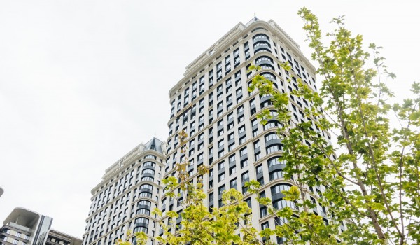 Выдача ключей собственникам квартир в двух корпусах стартовала в районе Раменки