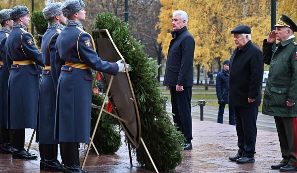 Собянин поздравил москвичей с 84-й годовщиной военного парада на Красной площади