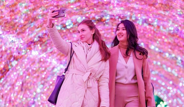 Специалисты приступили к основным работам по украшению столицы декоративными конструкциями