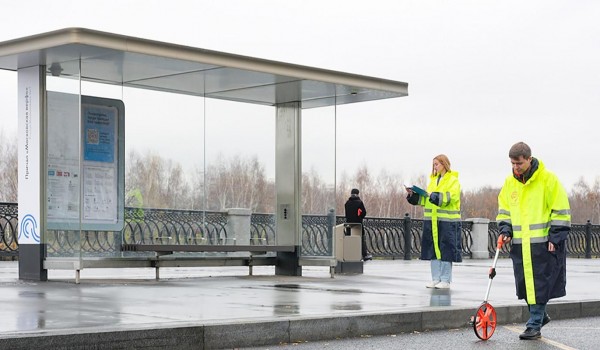 Свыше 60 остановок установили в Москве рядом с важными соцобъектами