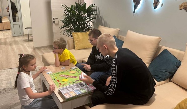 Количество детей-сирот уменьшается в Москве