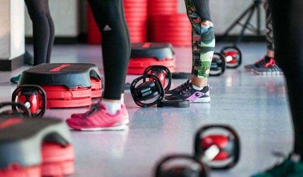 Бесплатные тренировки по фитнес-аэробике пройдут в рамках проекта «Мой спортивный район»