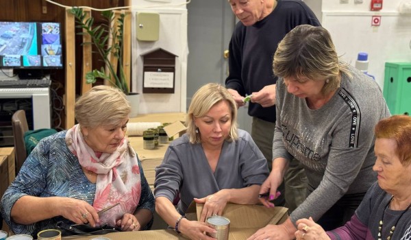 Жители ТиНАО отправили в зону СВО экипировку и гуманитарную помощь