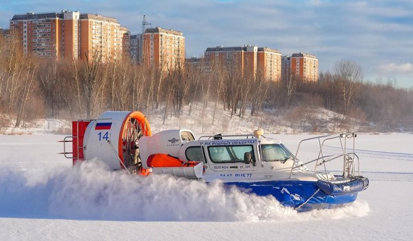 Столичные водоемы будут патрулировать более 25 судов на воздушной подушке зимой