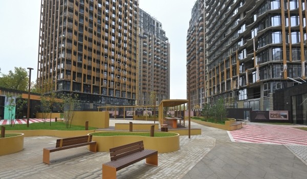 Почти 115 дворов на севере Москвы улучшили на деньги от платных парковок