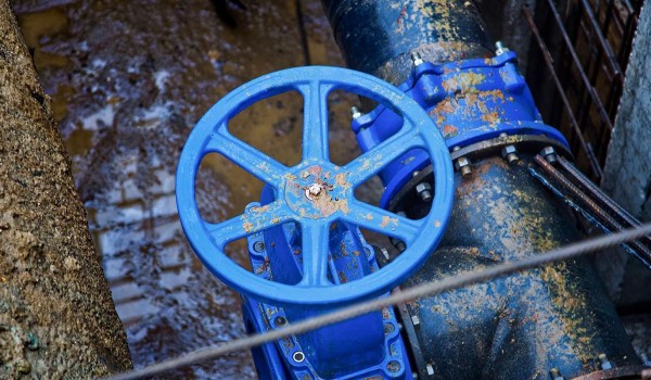 Стартовали работы по выносу транзитного водопровода на улице Макаренко