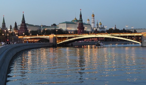 ВЦИОМ: Большинство москвичей довольны наружным освещением столицы