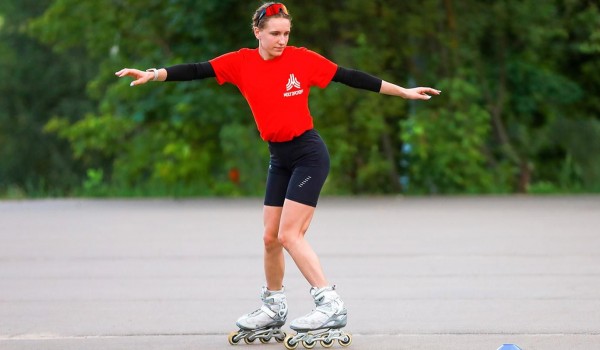 Москвичей приглашают на бесплатные тренировки по роллер-спорту и воркауту