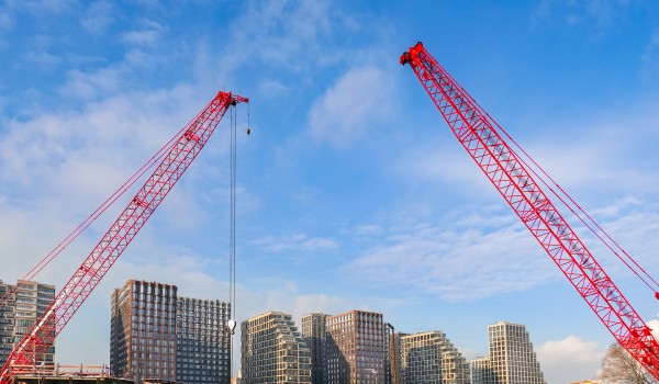 Система дистанционного управления строительными кранами должна снизить уровень травматизма на стройке