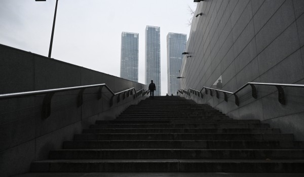 Специалисты приступили к обустройству надземного и подземного пешеходных переходов в Мневниковской пойме