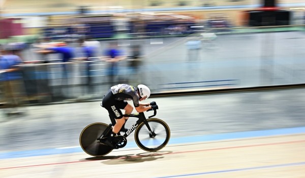 Свыше 200 велогонщиков выступят на треке в Крылатском