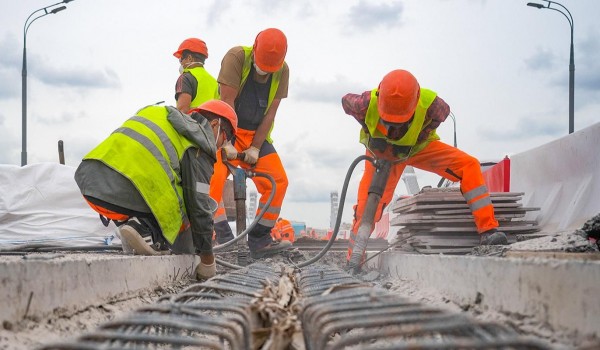 Работы по замене швов на мостовых сооружениях столицы завершены на 80%