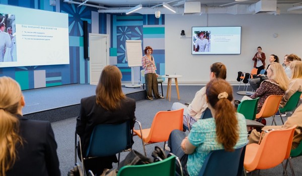 Центр «Моя карьера» поможет мамам составить резюме и найти работу с гибким графиком