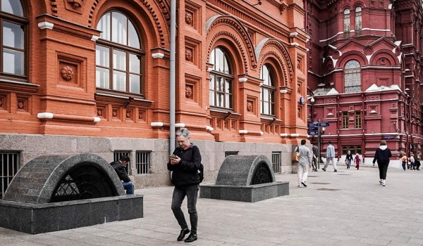 Около 330 вентиляционных шахт коллекторов обновили в Москве