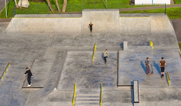 Cовременный скейт-парк оборудовали в Молжаниновском районе