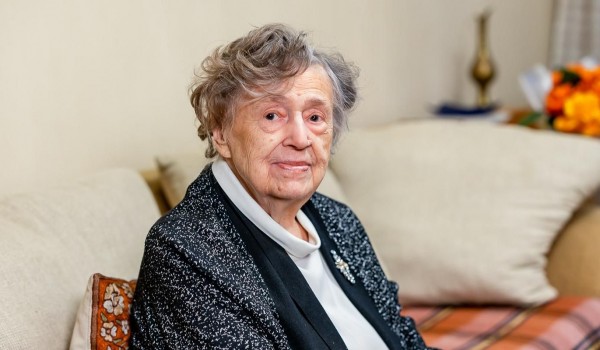 Собянин поздравил с 100-летием бывшего директора школы № 68 Надежду Алексееву