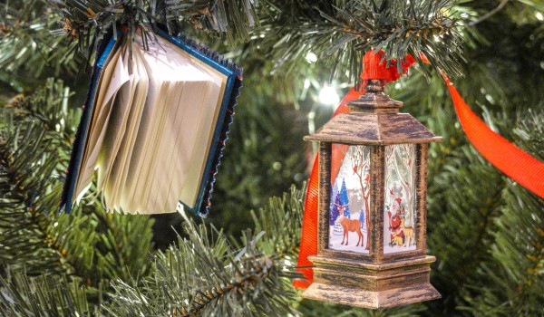 Новогодние елки в ГУМе на Красной площади