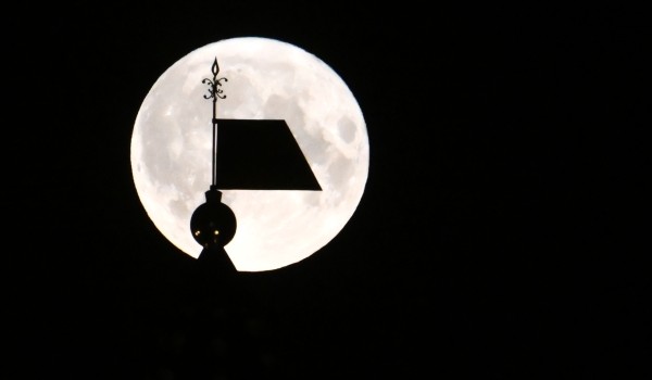 Москвичи 4 декабря смогут увидеть последнее в этом году суперлуние