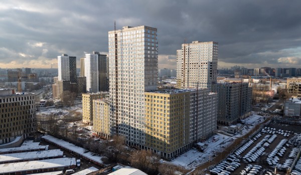 Началось устройство модульных фасадов во второй очереди жилого комплекса в Рязанском районе