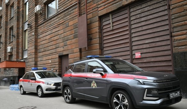 Московские росгвардейцы оказали помощь потерявшему сознание мужчине