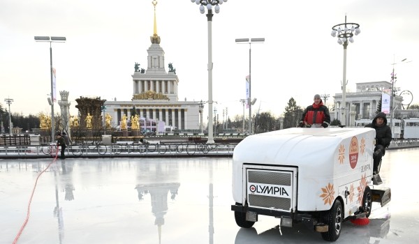 Гостей катка ВДНХ ждут тематические танцевальные вечеринки на льду