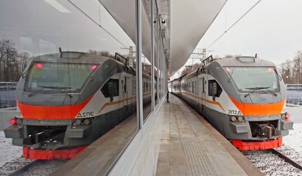 Завершен монтаж лифтов и кровли южного вестибюля остановочного пункта Серп и Молот