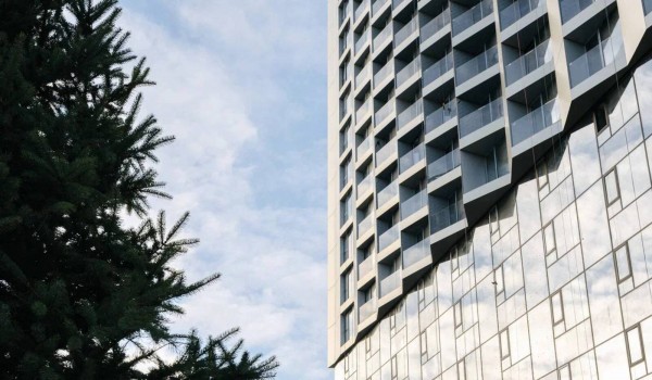 Фасадные работы завершили в доме на 330 квартир в жилом комплексе на северо-западе столицы