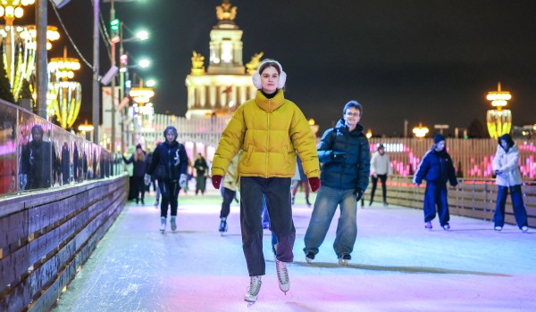 Начало «Путешествия в Рождество» и Всемирный день катания на коньках. Как провести выходные 13-14 декабря в Москве?