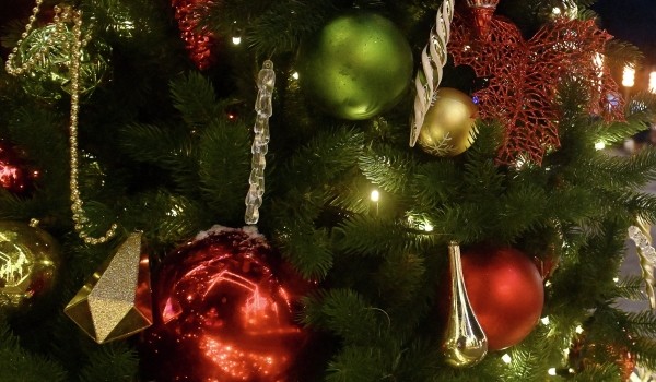 Лекцию о традициях празднования Нового года в столице покажут на портале мэра Москвы