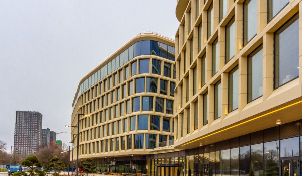 Бизнес-центр с атриумом сдан в районе Кунцево