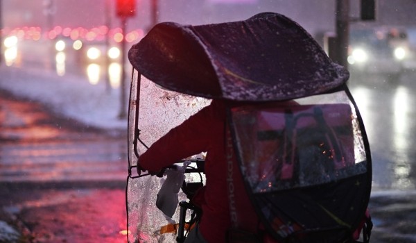 Столичные подростки на зимних каникулах могут подработать доставщиками подарков