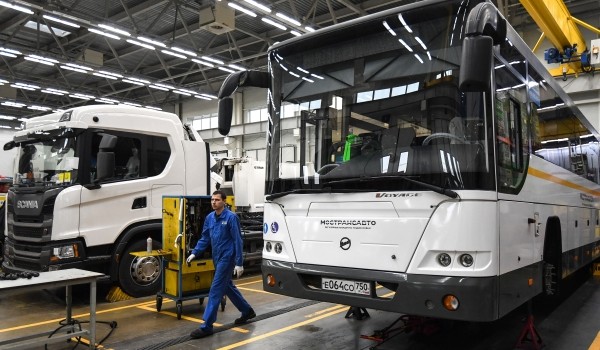 Горожанам рассказали, как правильно перевозить коньки в автобусах Мострансавто