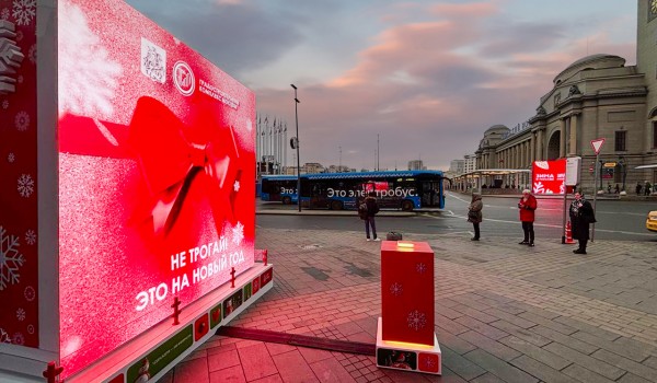 Новогодний арт-объект на площади Киевского вокзала расскажет о градостроительных достижениях столицы
