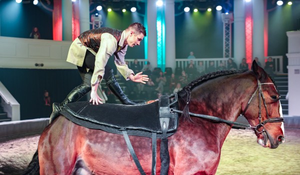 Видео с пресс-показа спектакля «Конек-Огонек» в Центре национальных конных традиций