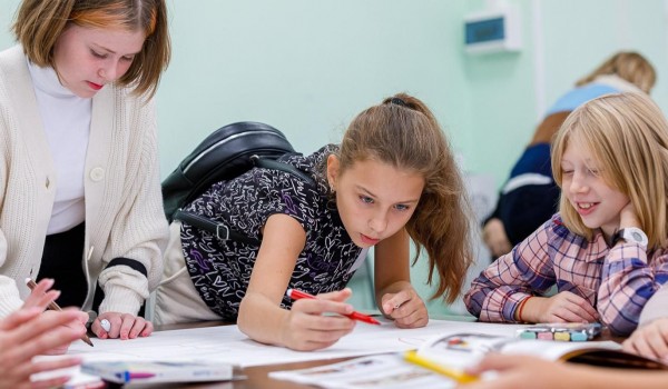 Более 120 тыс. юных москвичей изучают языки в центрах дополнительного образования