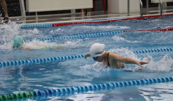 Соревнования для детей по плаванию состоялись в столичном главке Росгвардии