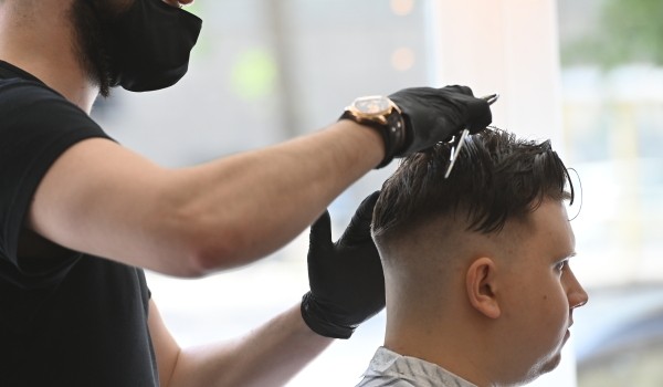 Спрос на мужские бьюти-услуги в Москве вырос на 25–30% за год