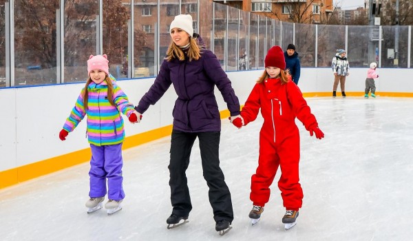 Многодетные семьи могут бесплатно посетить катки в столичных парках с помощью приложения «Мой id»